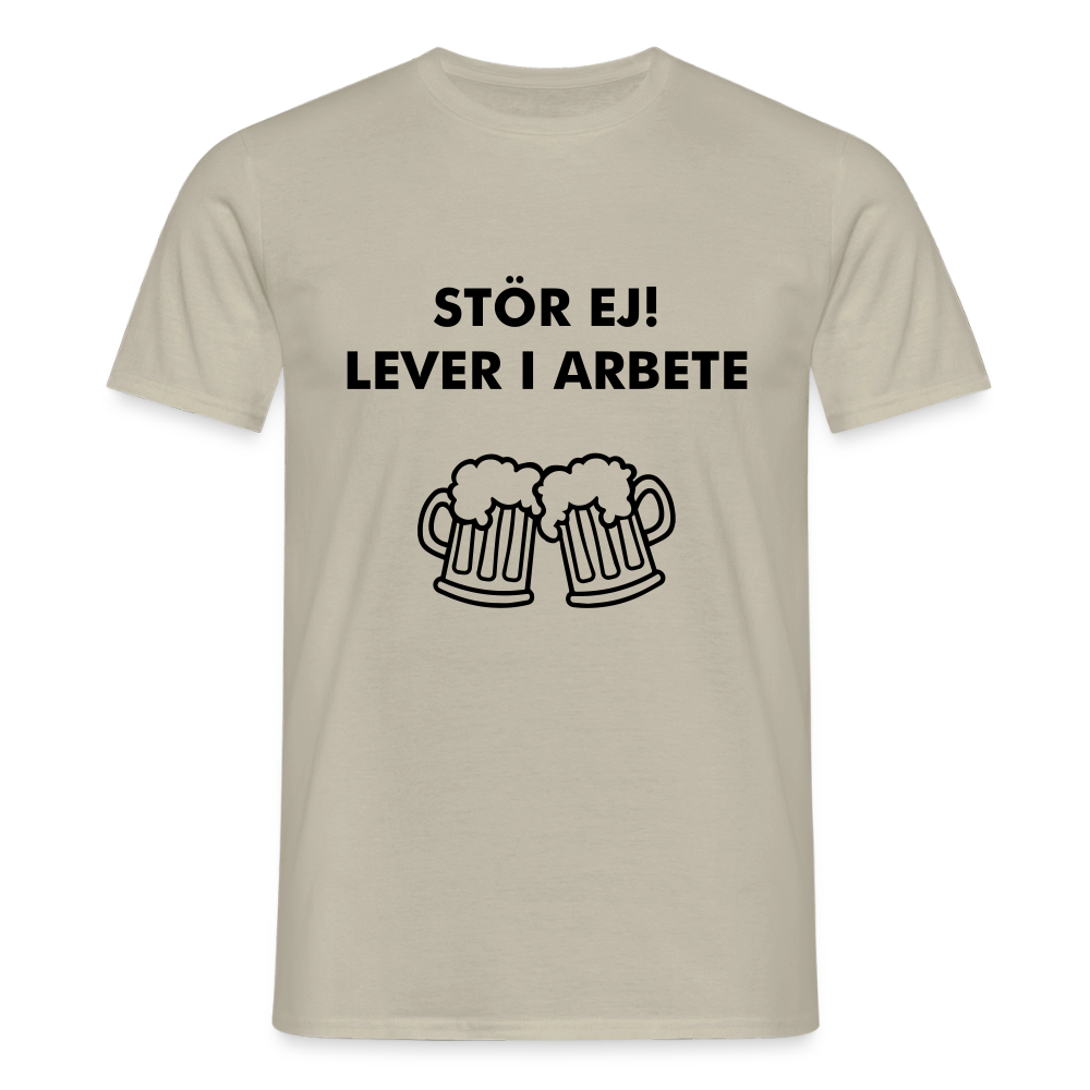 Stör ej! Lever i arbete T-shirt Herr - sandbeige