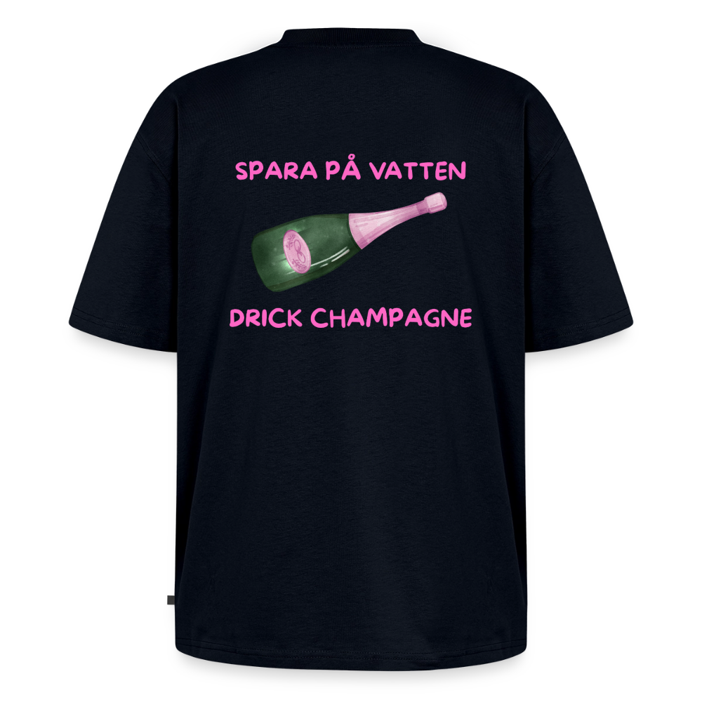 Spara på vatten, drick champagne Oversized premium-T-shirt Unisex - marinblå