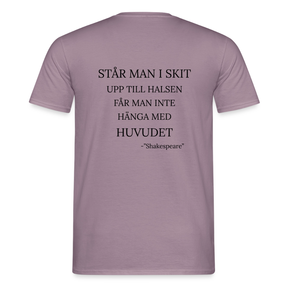 Står man i skit upp till halsen får man inte hänga med huvudet T-shirt Herr - lilagrå 