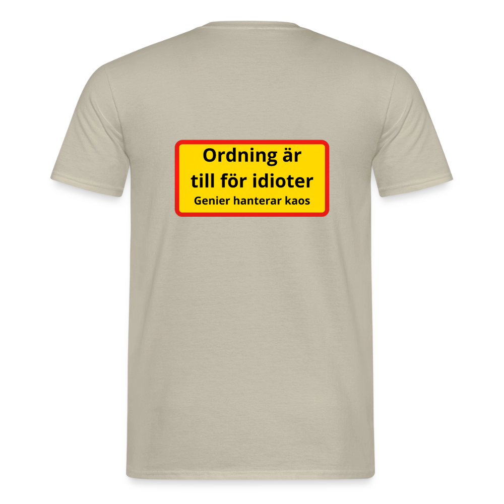 Ordning är till för idioter, genier hanterar kaos T-shirt Herr - sandbeige