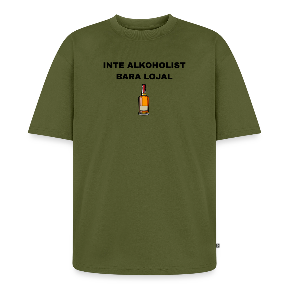 Inte alkoholist bara lojal Oversized premium-T-shirt unisex - kaki