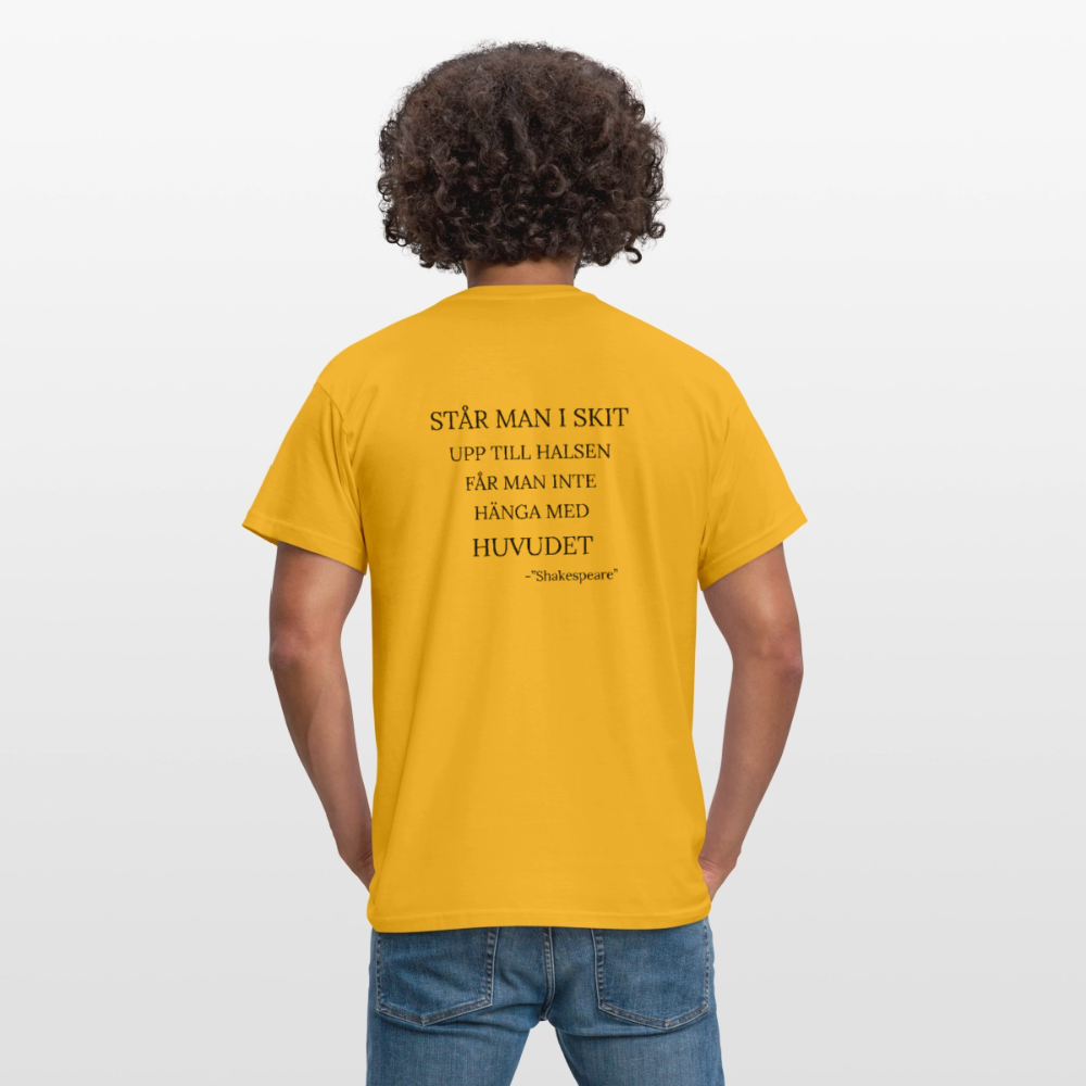 Står man i skit upp till halsen får man inte hänga med huvudet T-shirt Herr - gul
