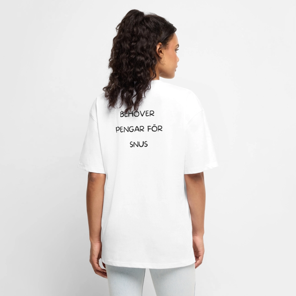 Behöver pengar för snus Oversized premium-T-shirt unisex - vit