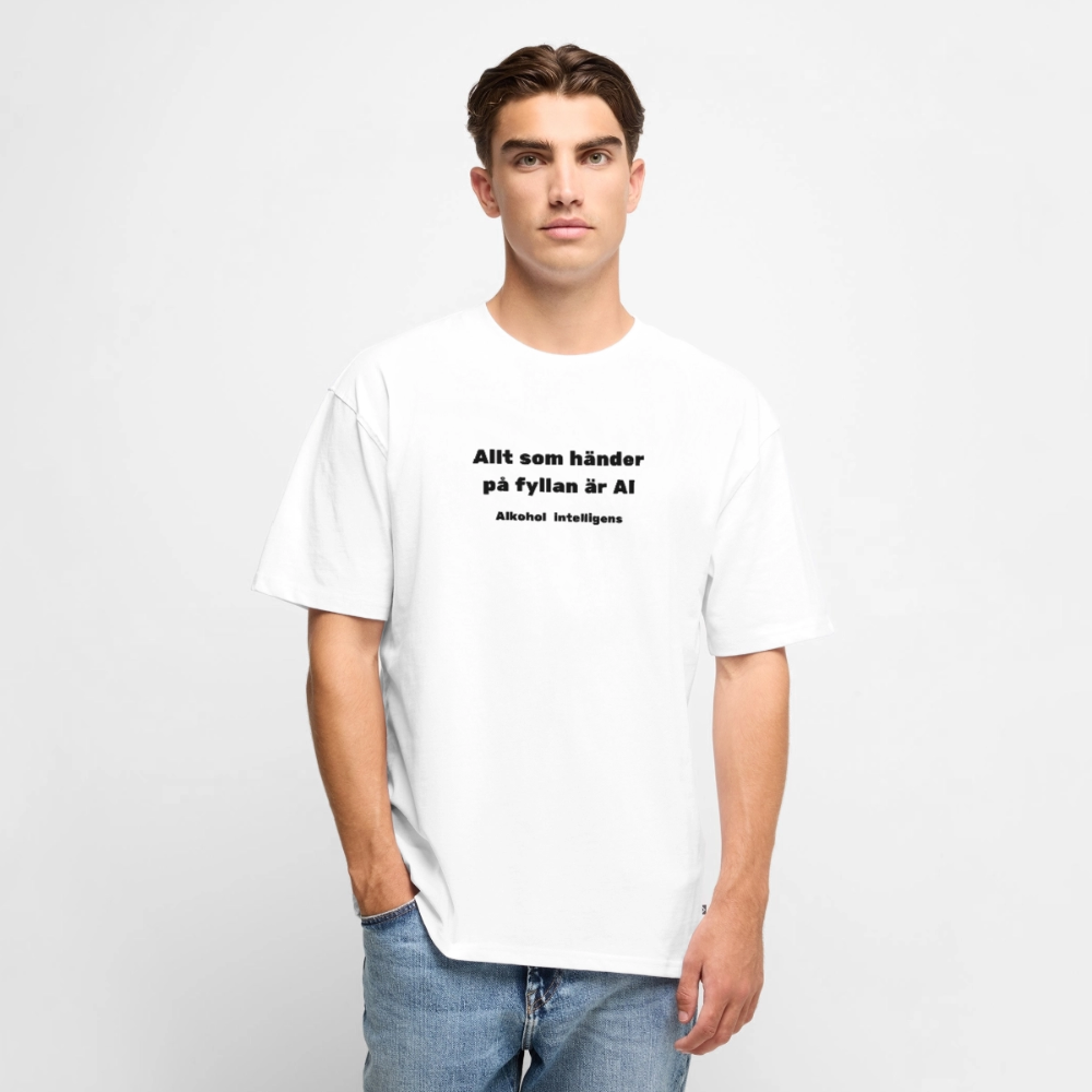 Allt som händer på fyllan är AI (Alkohol intelligens) Oversized premium-T-shirt unisex - vit