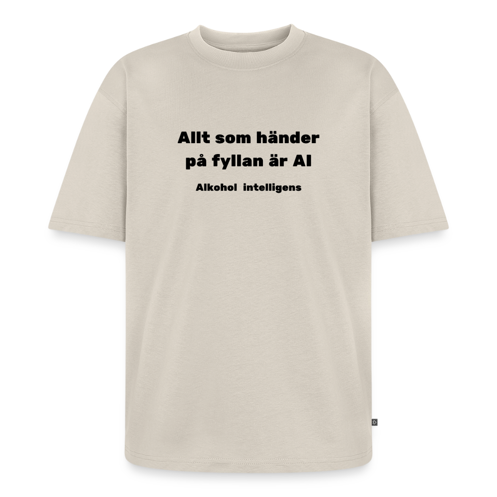 Allt som händer på fyllan är AI (Alkohol intelligens) Oversized premium-T-shirt unisex - beige