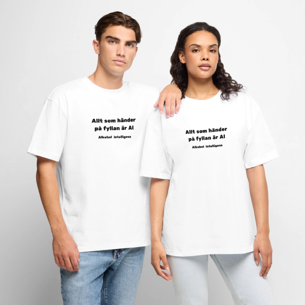 Allt som händer på fyllan är AI (Alkohol intelligens) Oversized premium-T-shirt unisex - vit