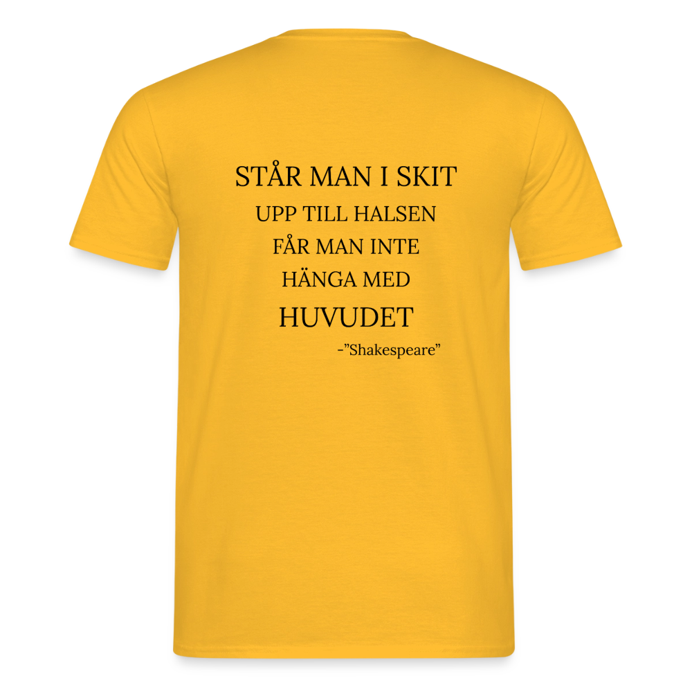 Står man i skit upp till halsen får man inte hänga med huvudet T-shirt Herr - gul