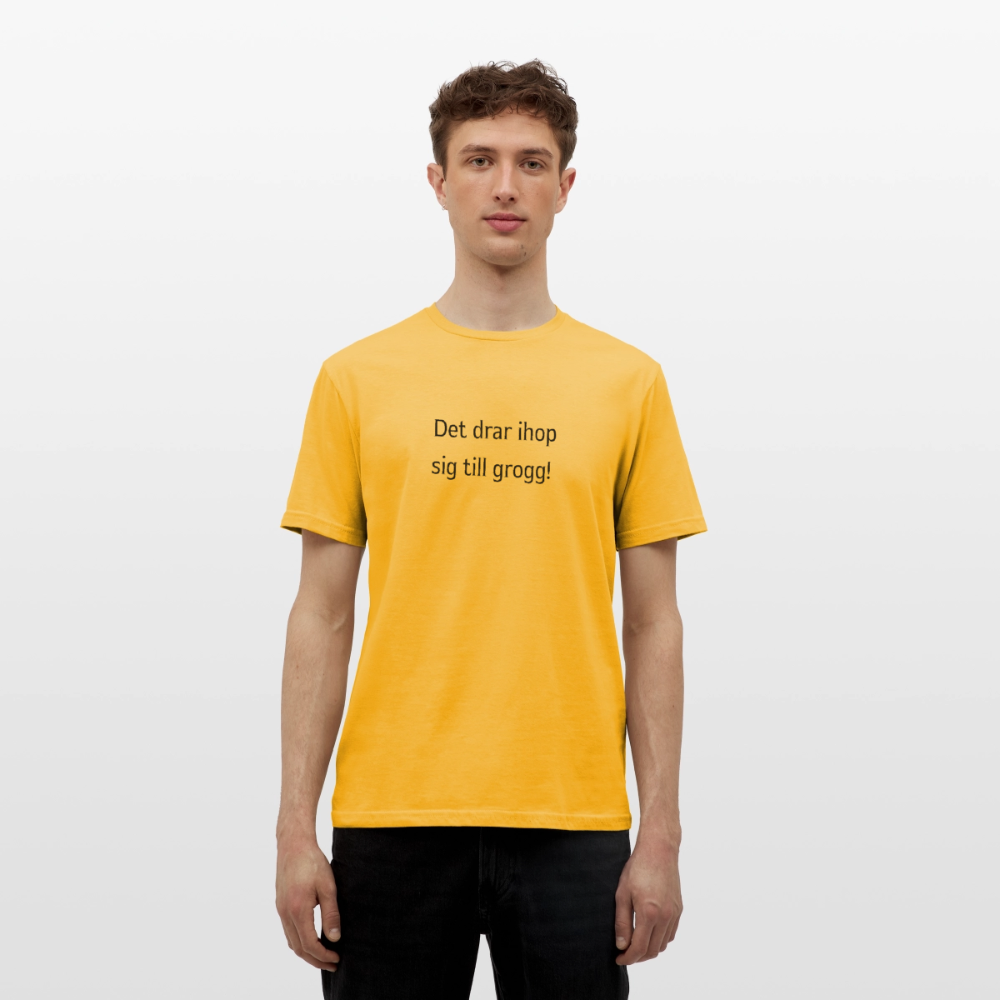 Det drar ihop sig till grogg! T-shirt herr - gul
