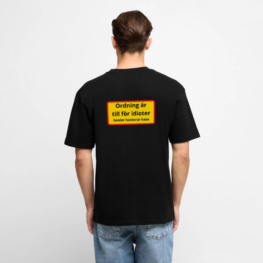 Ordning är till för idioter, genier hanterar kaos Oversized premium-T-shirt Unisex - svart