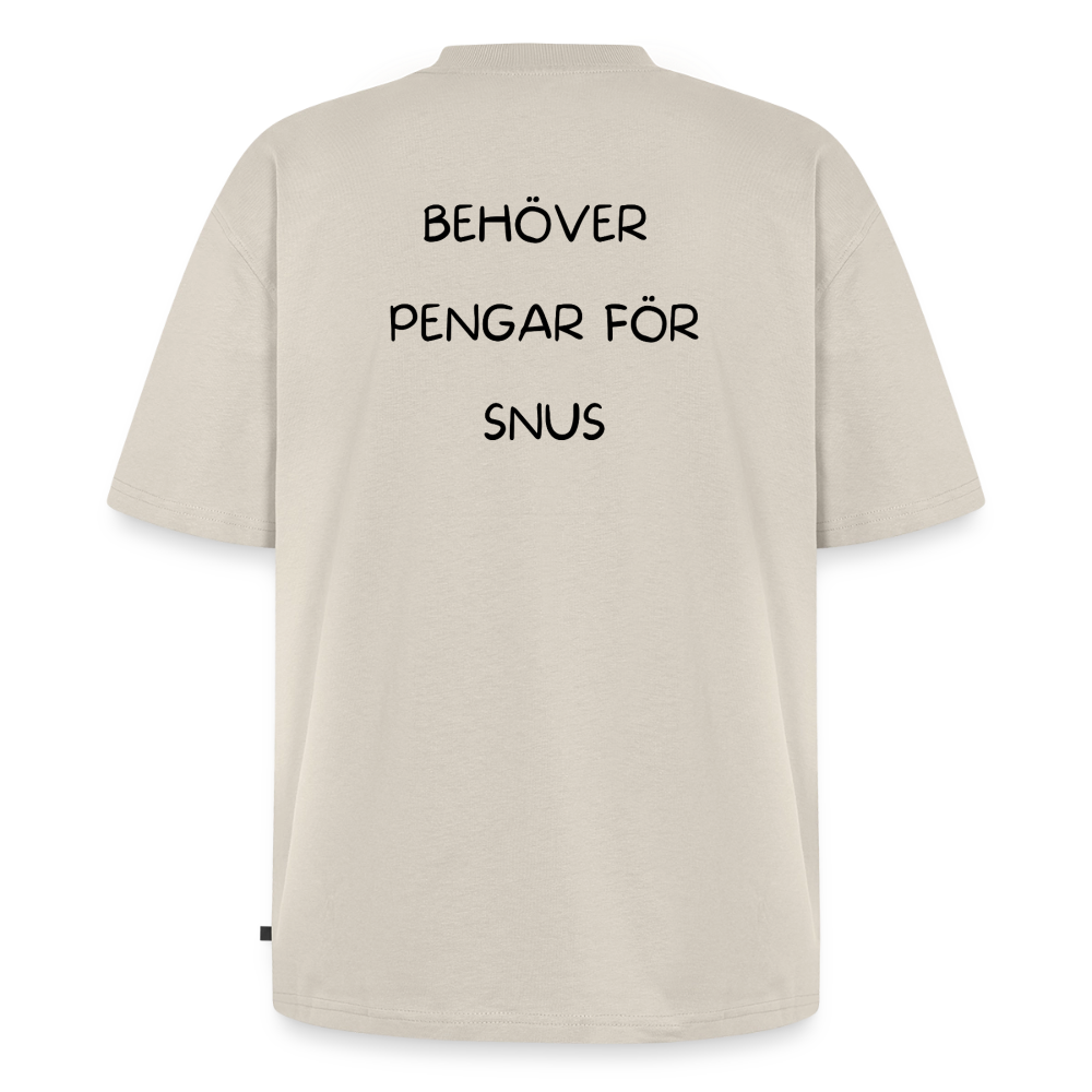Behöver pengar för snus Oversized premium-T-shirt unisex - beige