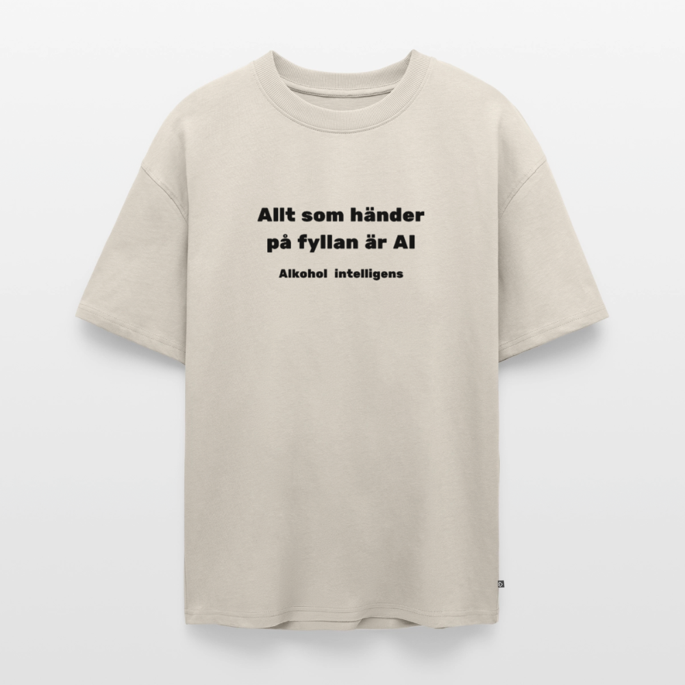 Allt som händer på fyllan är AI (Alkohol intelligens) Oversized premium-T-shirt unisex - beige